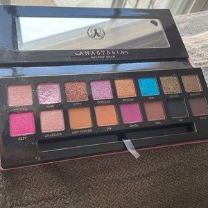 Anastasia of Beverly Hills amrezy pallet-missing brush